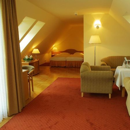 Hotel Bielany เบียลานี วร็อคลาฟสเกีย ภายนอก รูปภาพ