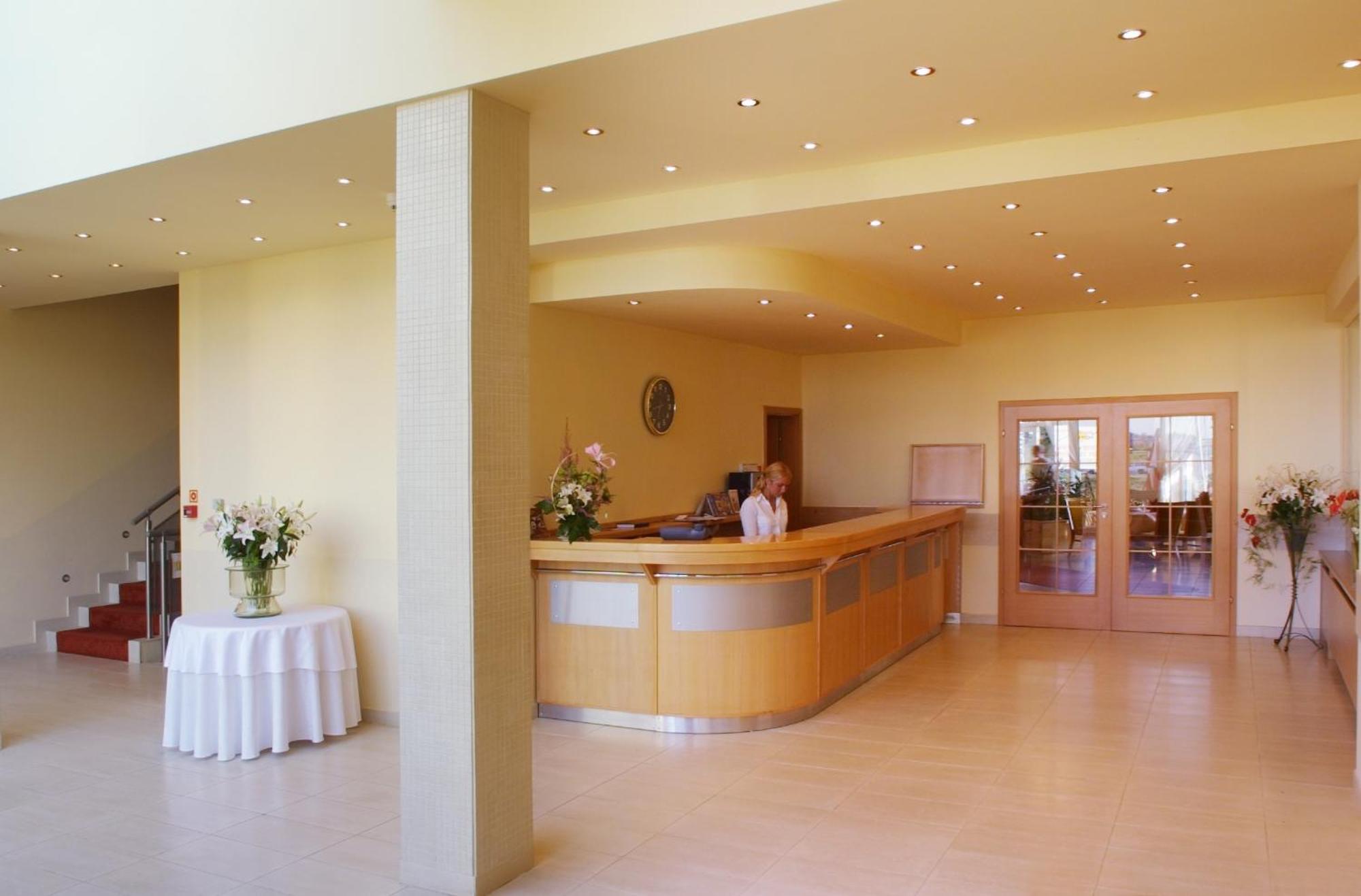 Hotel Bielany เบียลานี วร็อคลาฟสเกีย ภายนอก รูปภาพ