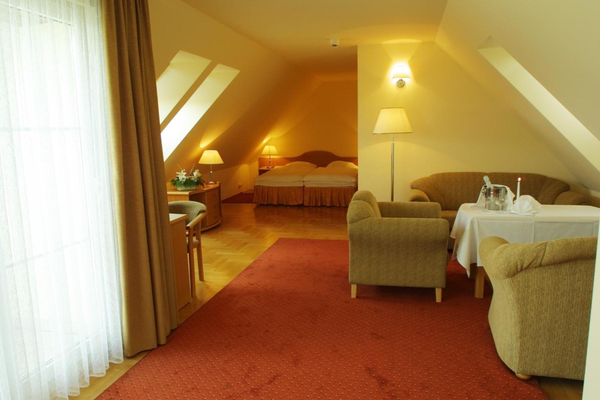Hotel Bielany เบียลานี วร็อคลาฟสเกีย ภายนอก รูปภาพ