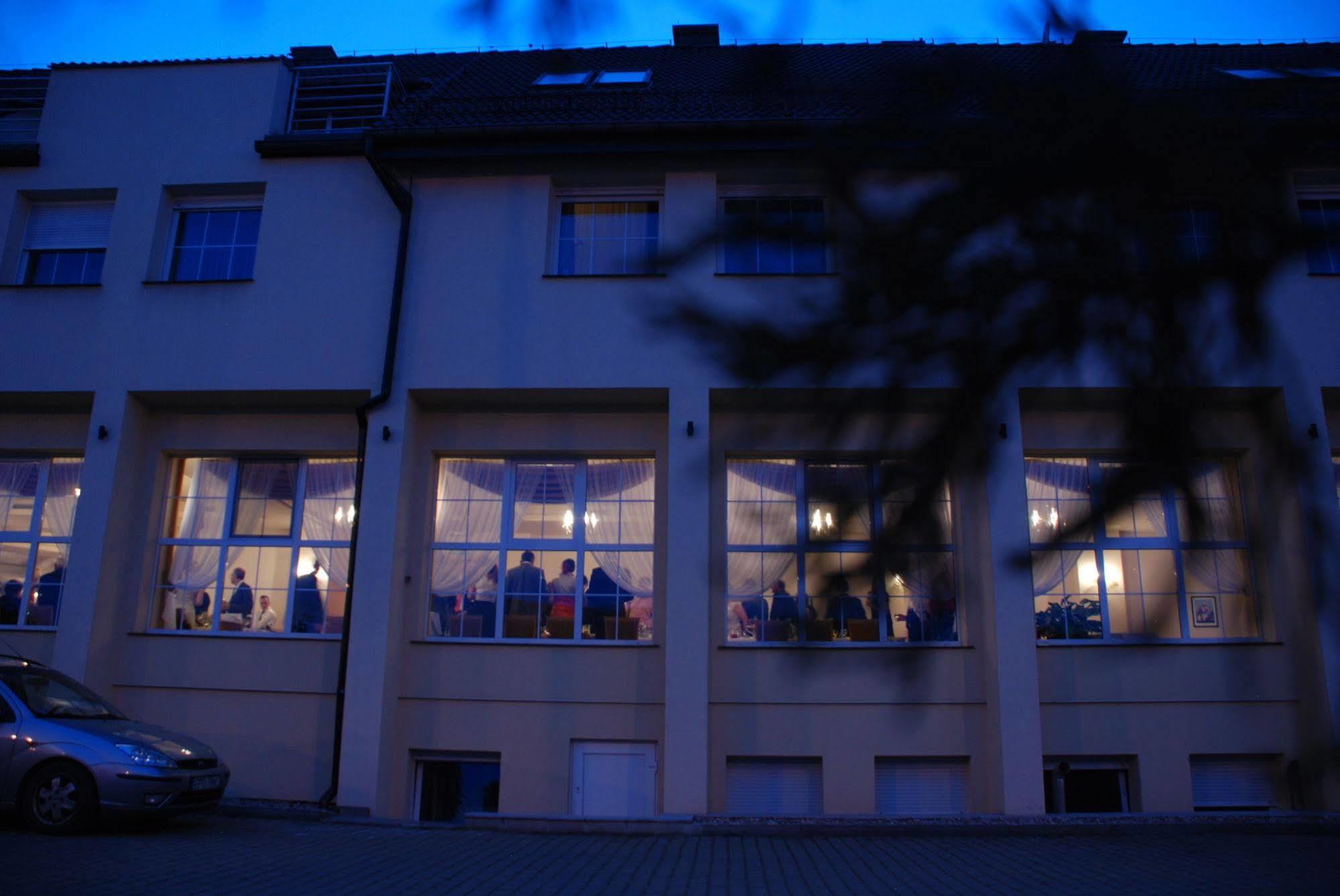 Hotel Bielany เบียลานี วร็อคลาฟสเกีย ภายนอก รูปภาพ