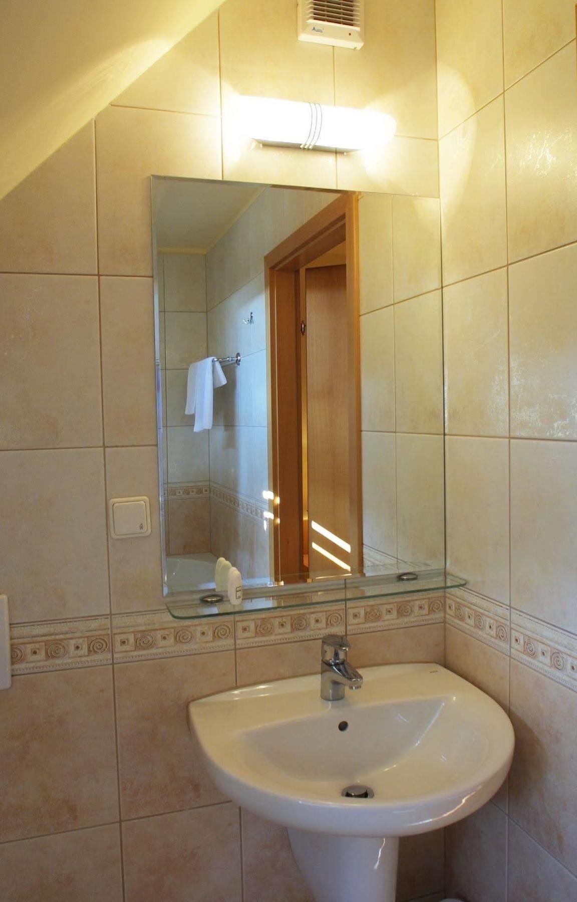 Hotel Bielany เบียลานี วร็อคลาฟสเกีย ภายนอก รูปภาพ