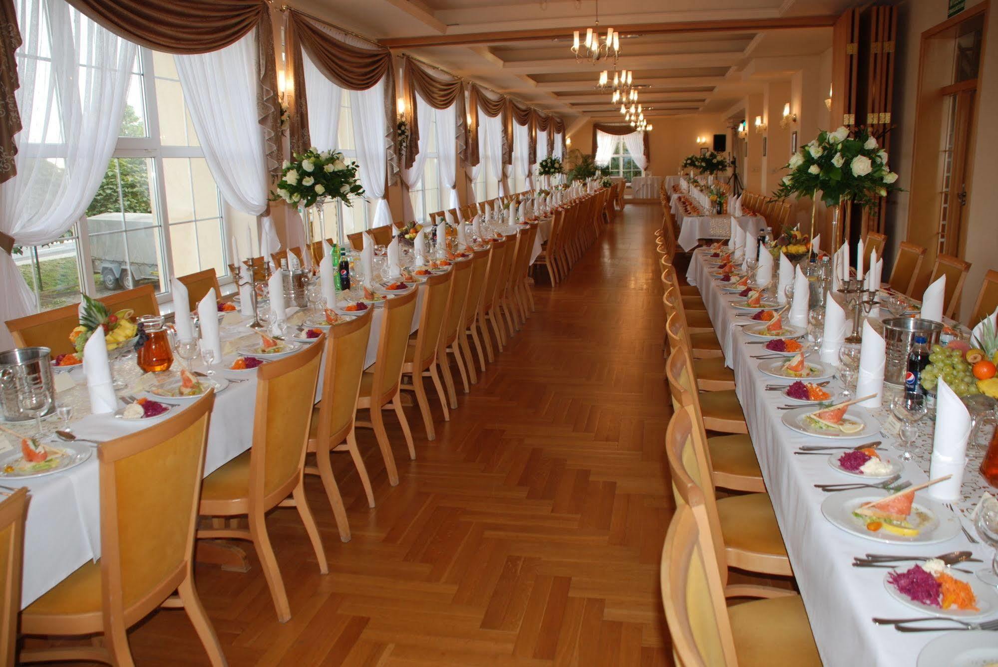 Hotel Bielany เบียลานี วร็อคลาฟสเกีย ภายนอก รูปภาพ