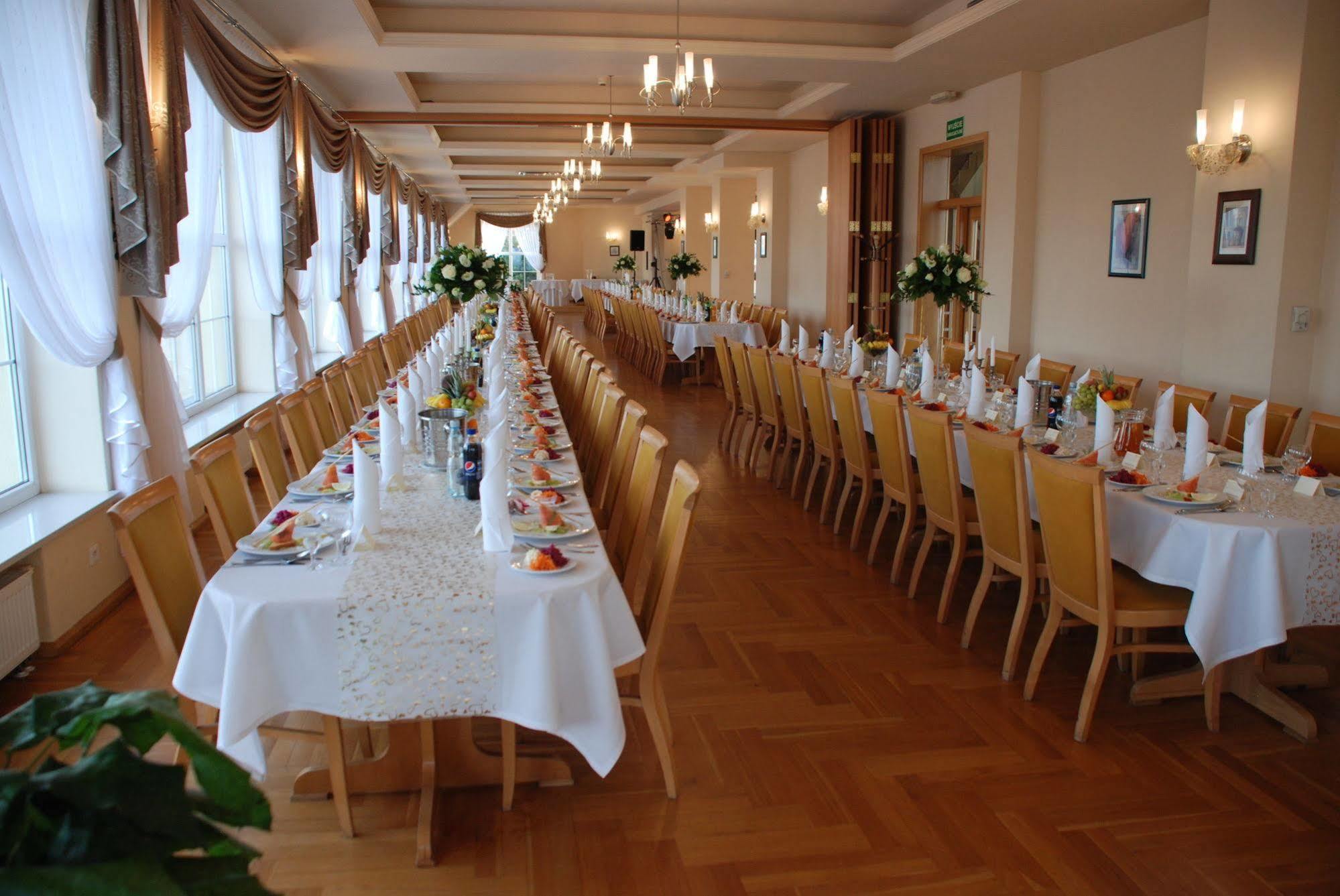 Hotel Bielany เบียลานี วร็อคลาฟสเกีย ภายนอก รูปภาพ